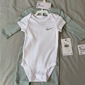 Nike 6m Baby White and Light Green Baby Bodysuit Set